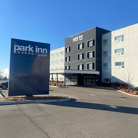 Park Inn By Radisson Edmonton Airport เลอดูค ภายนอก รูปภาพ