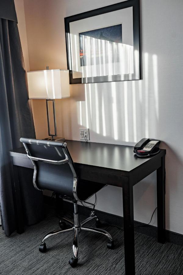 Park Inn By Radisson Edmonton Airport เลอดูค ภายนอก รูปภาพ