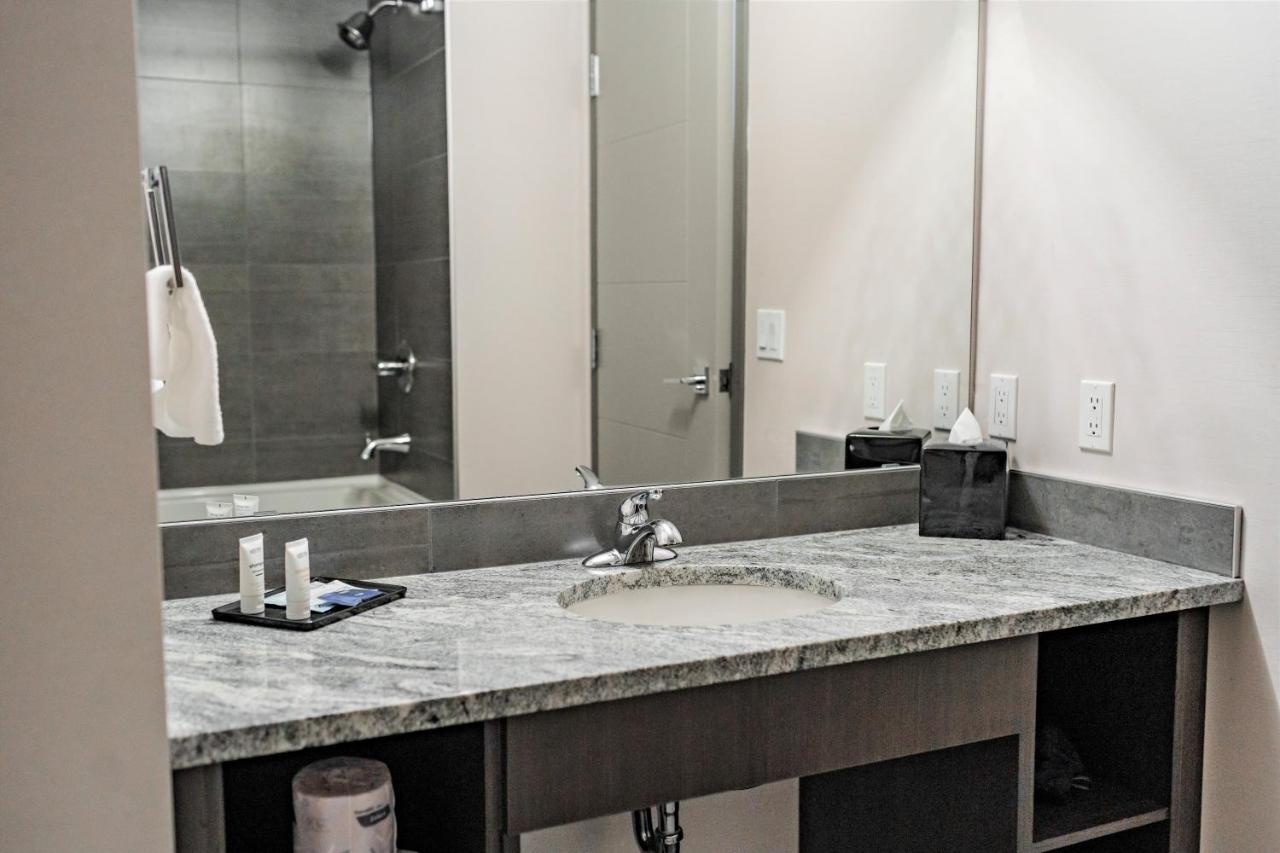 Park Inn By Radisson Edmonton Airport เลอดูค ภายนอก รูปภาพ