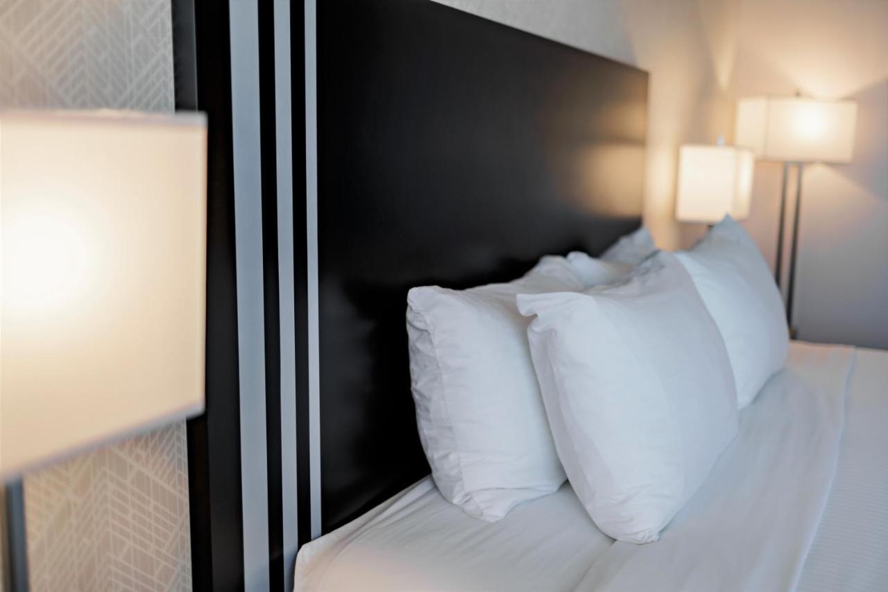 Park Inn By Radisson Edmonton Airport เลอดูค ภายนอก รูปภาพ
