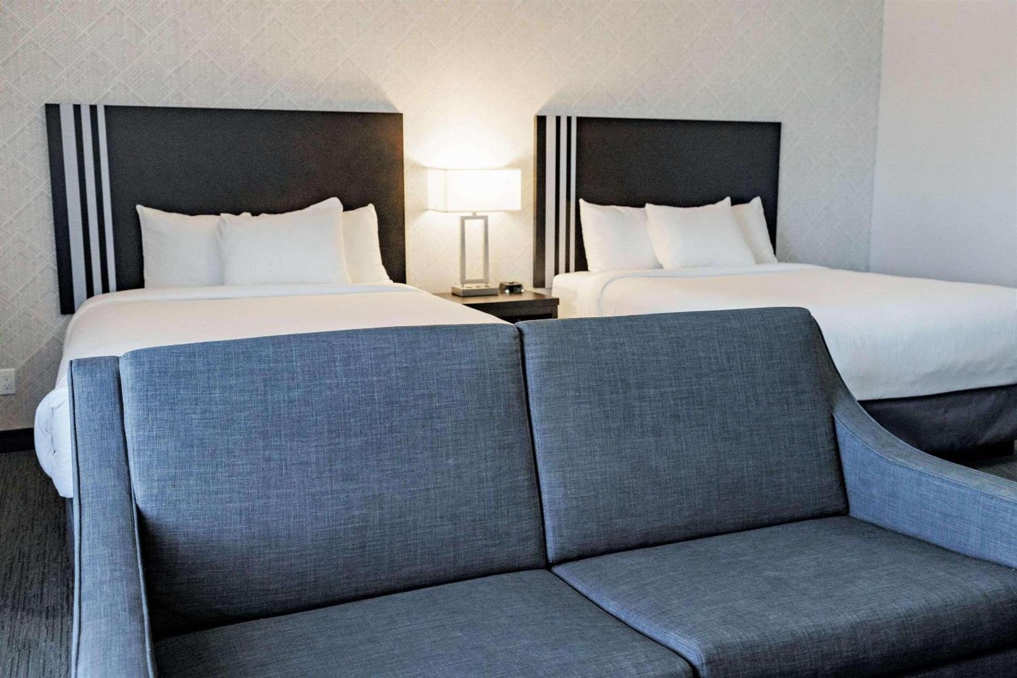 Park Inn By Radisson Edmonton Airport เลอดูค ภายนอก รูปภาพ